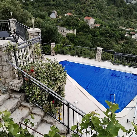 Bepo I Ivo Вилла Макарска